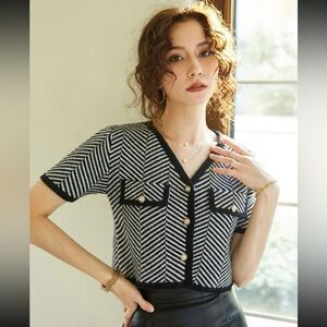 5 for $15⭐️ Herringbone Black and White Short Sleeve Cardigan Sweater